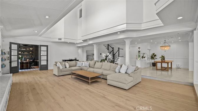 Interior, Living room, Pendant Lights, Recessed Lighting, Wood Texture Flooring