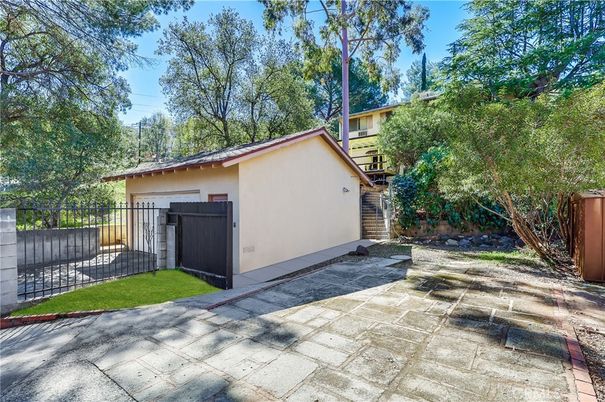Detached Garage, Exterior