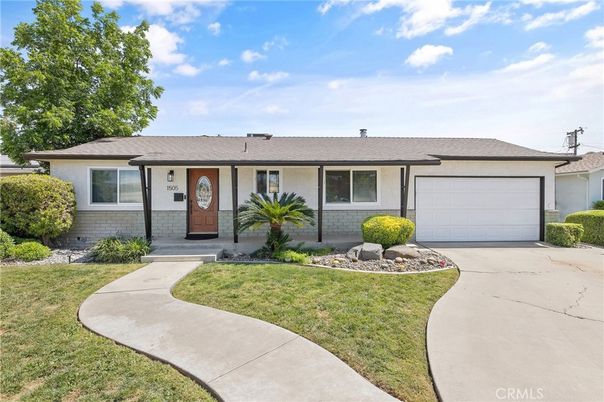 Attached, Exterior, Facade, Ranch