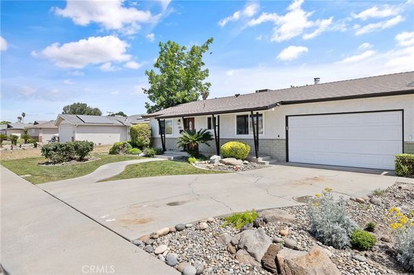 Attached, Exterior, Facade, Ranch