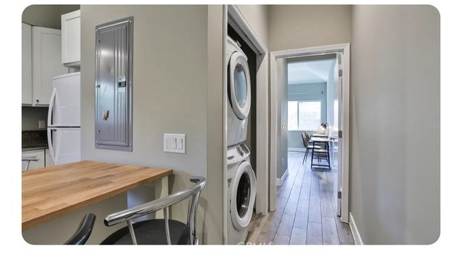 Interior, Utility Closets, Washer, Wood Texture Flooring