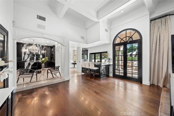Chandelier, Dining room, Interior, Recessed Lighting, Wood Texture Flooring