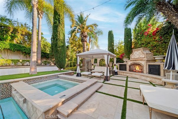 Exterior, Fireplace, Pool