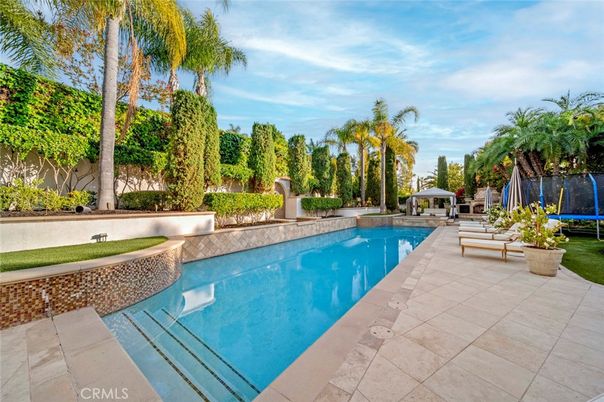 Exterior, Playground, Pool