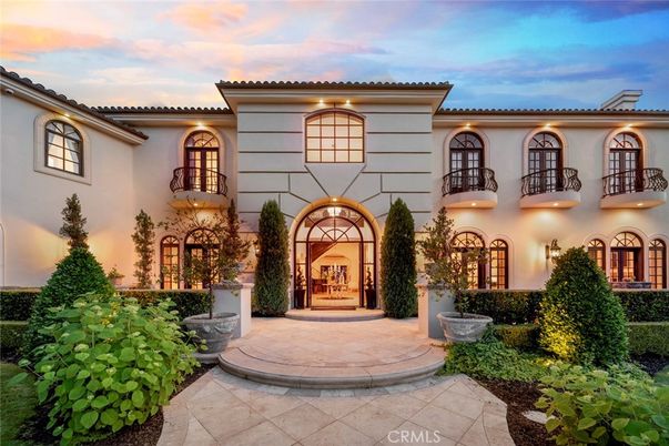 Exterior, Facade, Mediterranean