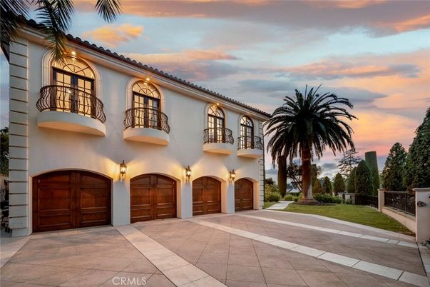 Attached, Exterior, Facade, Mediterranean
