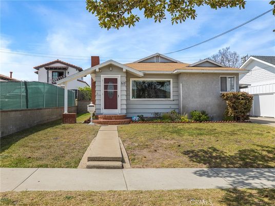 Exterior, Facade, Ranch