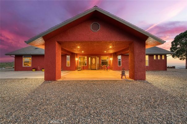 Exterior, Facade, Log Home