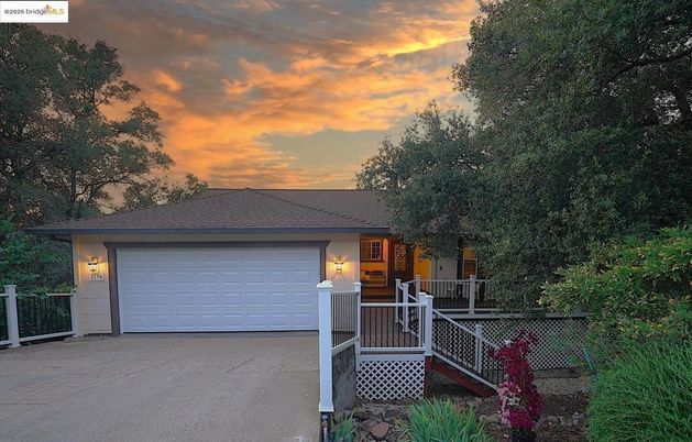 Attached, Detached Garage, Exterior, Facade, None
