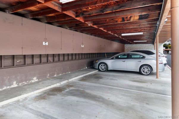 Garage, Interior, Wooden Beams