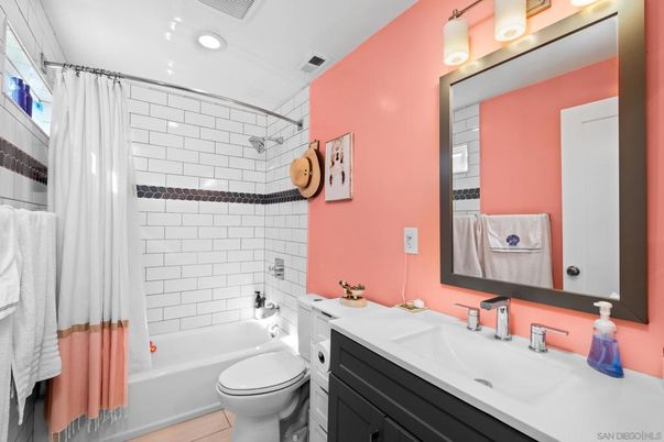 Bathroom, Interior, Recessed Lighting