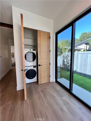 Interior, Utility Closets, Washer, Wood Texture Flooring