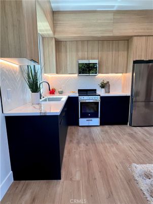 Interior, Kitchen, Stainless Steel Appliances, Wood Texture Flooring