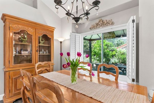 Chandelier, Dining room, Interior