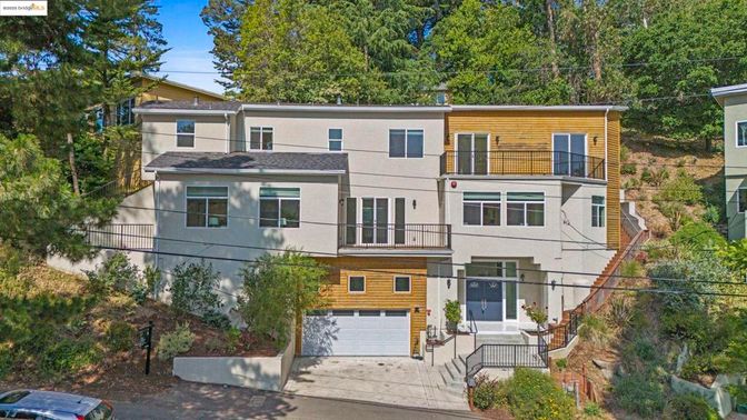 Attached, Exterior, Facade, Rowhouse
