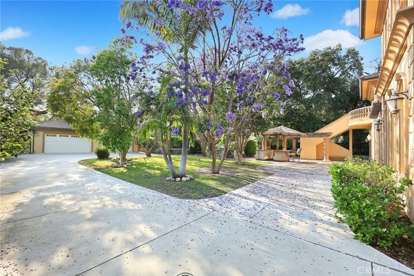 Backyard, Detached Garage, Exterior
