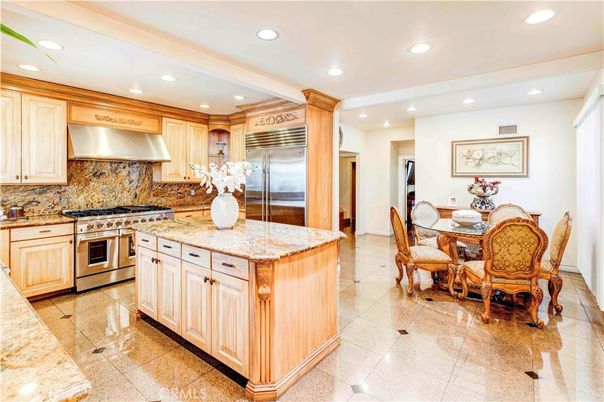 Dining room, Interior, Kitchen, Recessed Lighting, Stainless Steel Appliances