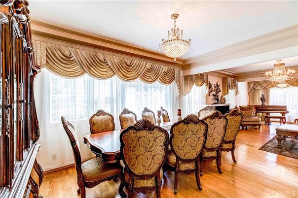 Chandelier, Dining room, Interior, Piano, Wood Texture Flooring