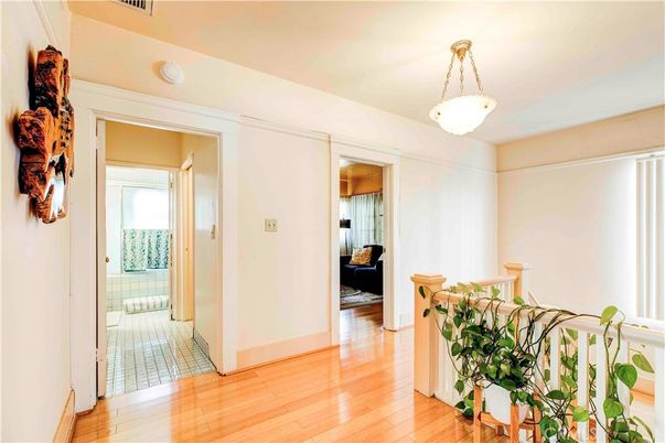 Interior, Pendant Lights, Wood Texture Flooring