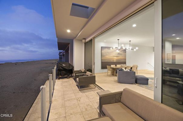 Dining room, Exterior, Interior, Living room, Pendant Lights, Recessed Lighting, Water