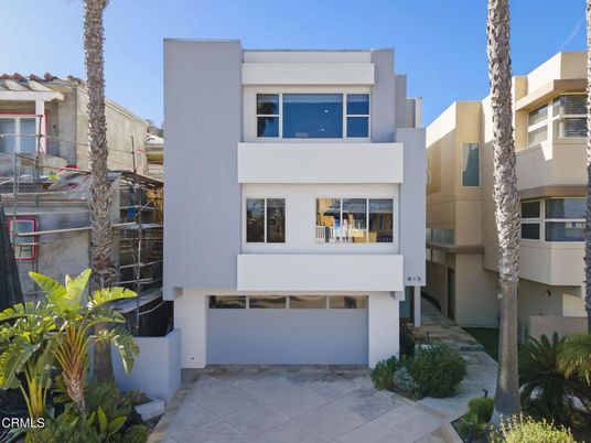 Attached, Exterior, Facade, Modern
