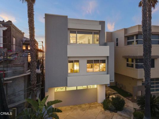 Exterior, Facade, Modern