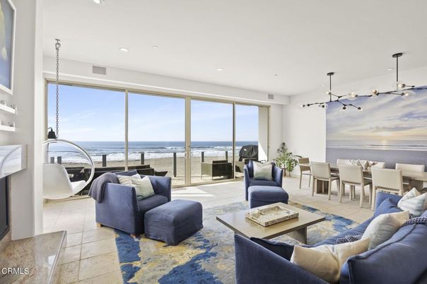 Dining room, Interior, Living room, Pendant Lights, Recessed Lighting, Water