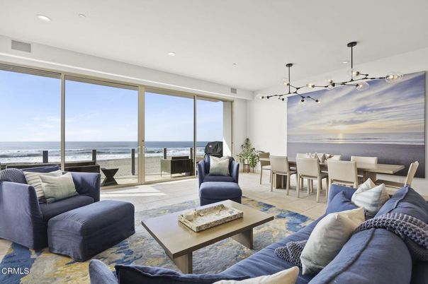 Dining room, Interior, Living room, Pendant Lights, Recessed Lighting, Water