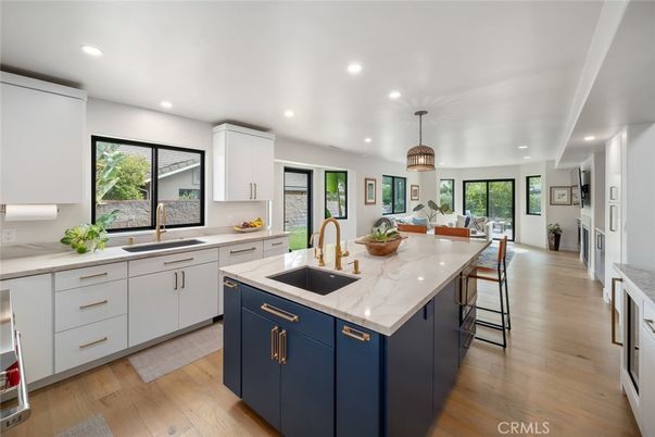 Dining room, Interior, Kitchen, Pendant Lights, Recessed Lighting, Wood Texture Flooring