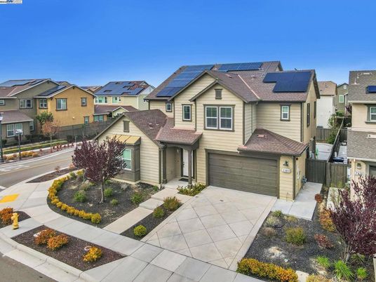 Attached, Exterior, Facade, Solar Panels, Rowhouse