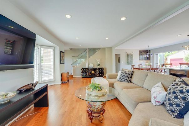 Dining room, Interior, Living room, Pendant Lights, Recessed Lighting, Wood Texture Flooring