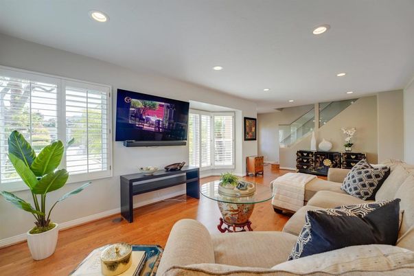 Interior, Living room, Recessed Lighting, Wood Texture Flooring