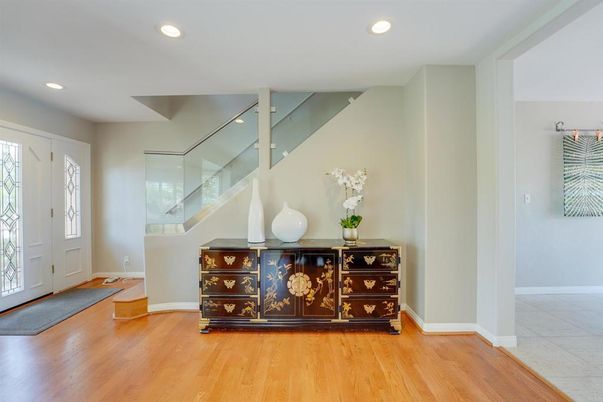 Interior, Recessed Lighting, Wood Texture Flooring