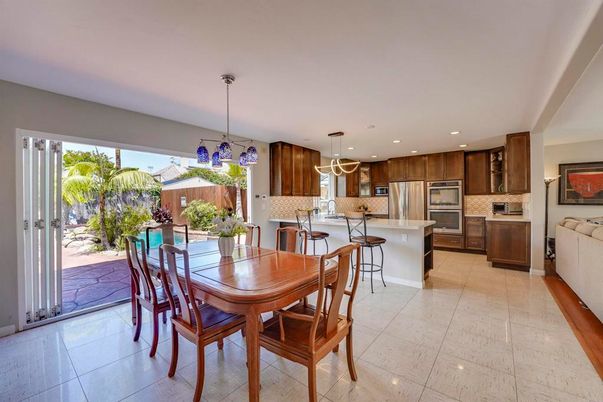 Dining room, Interior, Kitchen, Pendant Lights, Recessed Lighting, Stainless Steel Appliances