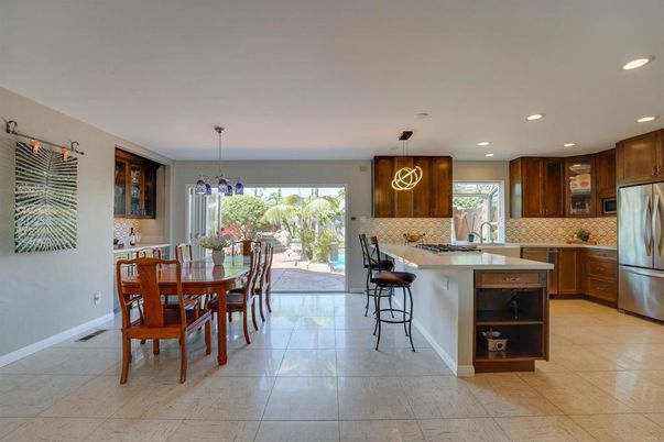 Dining room, Interior, Kitchen, Pendant Lights, Recessed Lighting, Stainless Steel Appliances