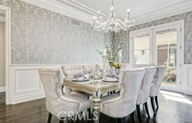 Chandelier, Dining room, Interior, Wood Texture Flooring