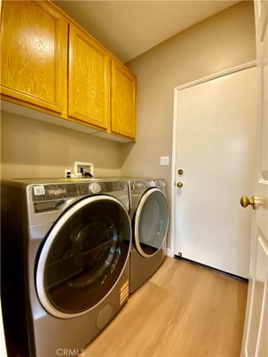 Interior, Washer, Wood Texture Flooring