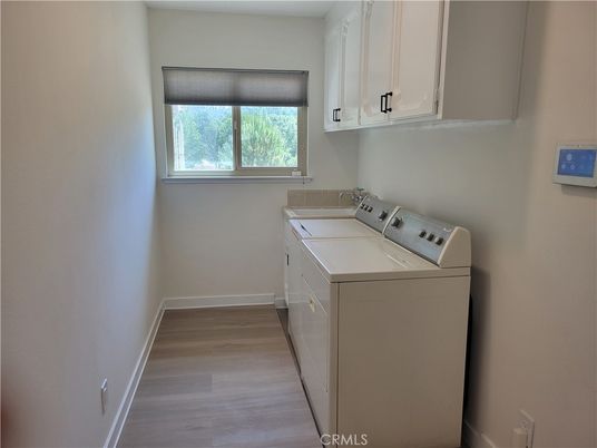 Interior, Washer, Wood Texture Flooring