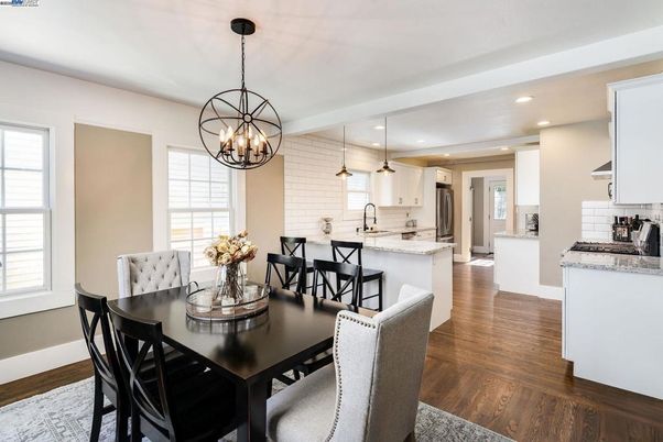Chandelier, Dining room, Interior, Kitchen, Pendant Lights, Recessed Lighting, Wood Texture Flooring
