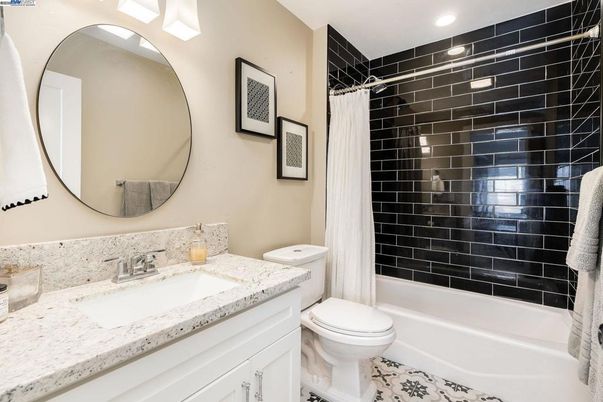 Bathroom, Interior, Recessed Lighting