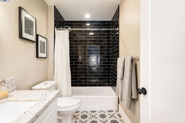 Bathroom, Interior, Recessed Lighting