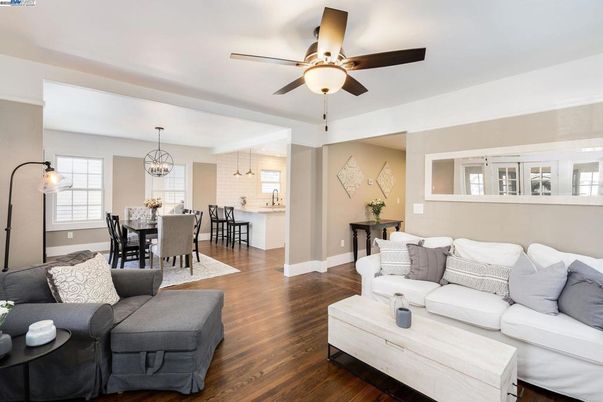 Chandelier, Dining room, Interior, Living room, Pendant Lights, Wood Texture Flooring
