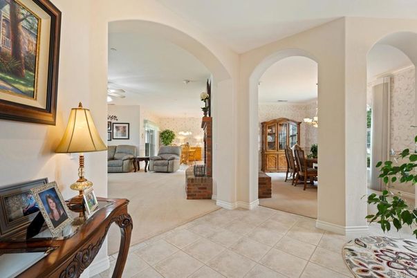 Chandelier, Dining room, Interior, Living room, Pendant Lights