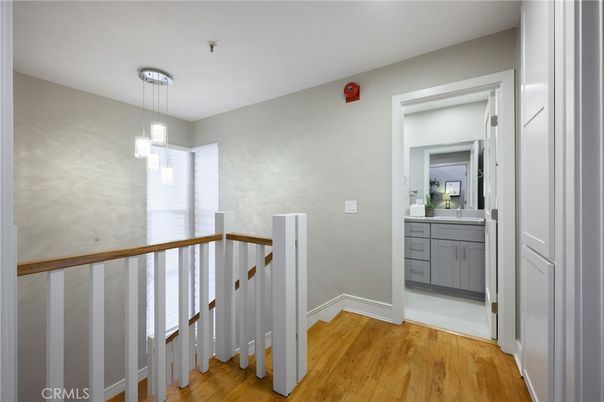 Interior, Pendant Lights, Wood Texture Flooring