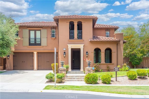 Attached, Exterior, Facade, Mediterranean