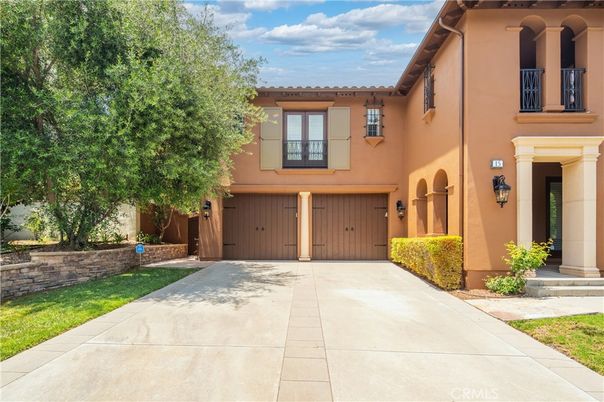 Attached, Exterior, Facade, Mediterranean