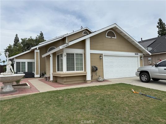 Attached, Exterior, Facade, American Craftsman