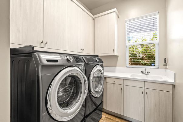 Interior, Washer, Wood Texture Flooring