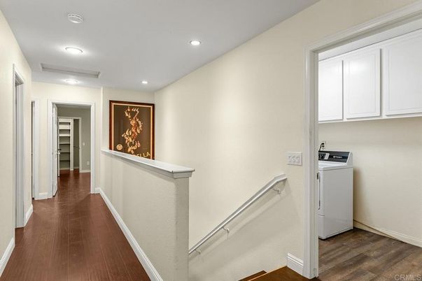 Interior, Recessed Lighting, Washer, Wood Texture Flooring