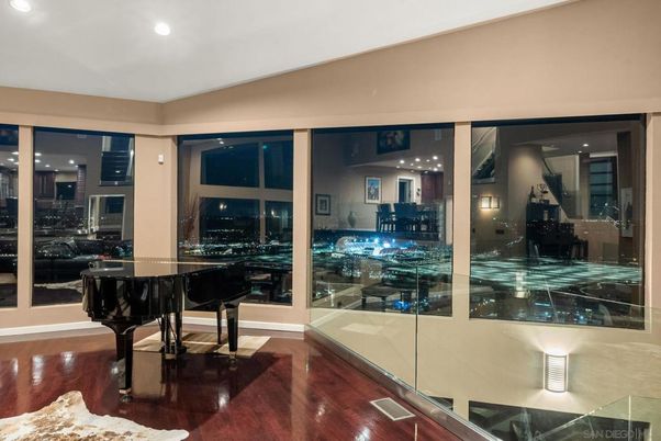 Interior, Piano, Recessed Lighting, Wood Texture Flooring